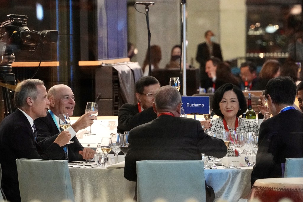 11月金融领袖峰会首日，在M+举行晚宴。