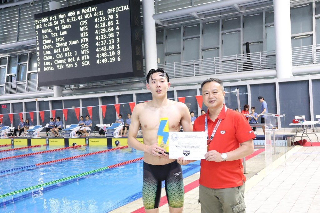 王一舜取得代表新港績的閃電獎。徐嘉華攝