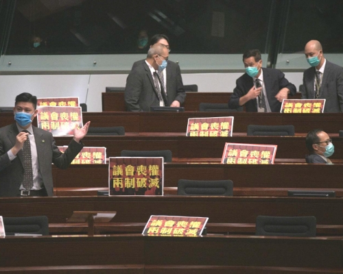 立法會休會明早繼續審議國歌條例草案