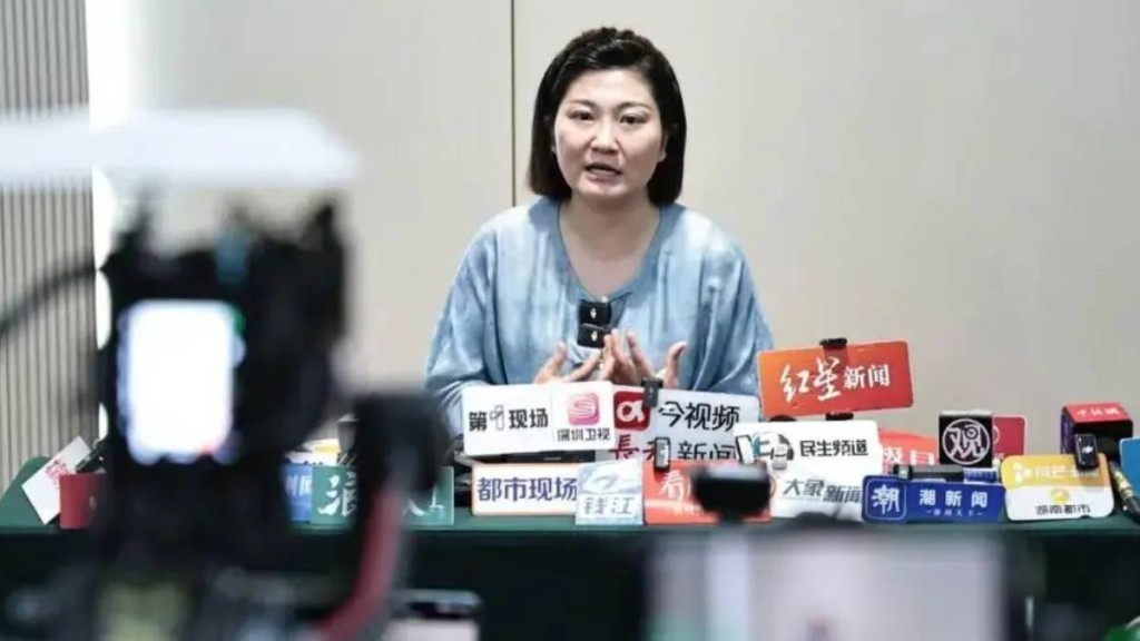 大難不死的王暖暖近年已轉做直播主。潮新聞