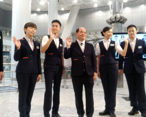 高鐵香港段預料9月通車,港鐵今示範出境前的步驟。伍明輝攝