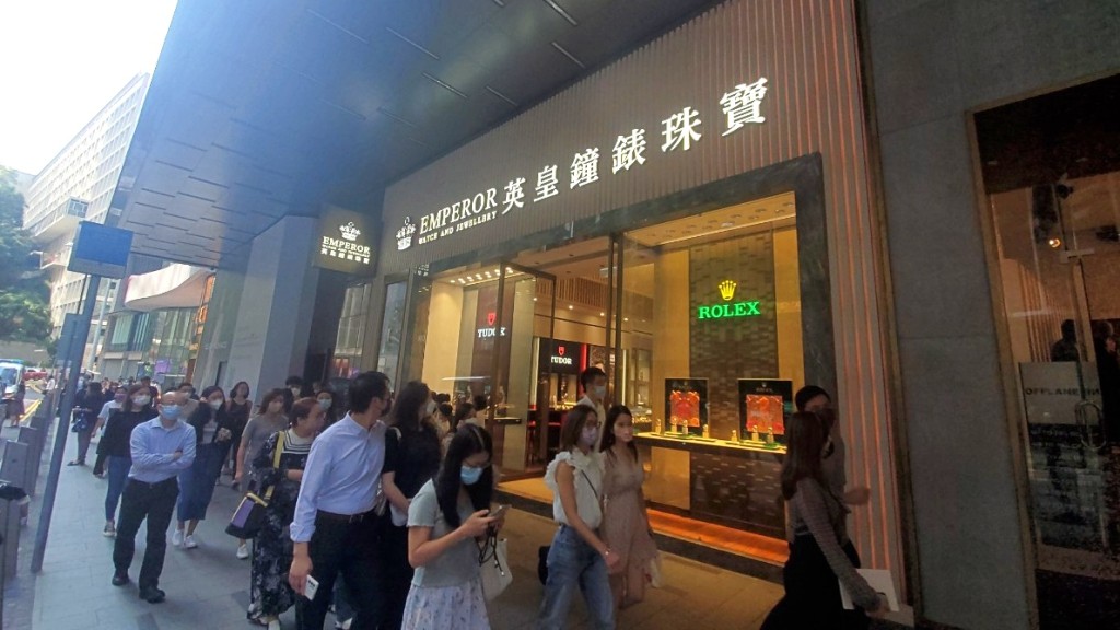 中環珠寶店收刀片信，警列刑恐及收債案。楊偉亨攝