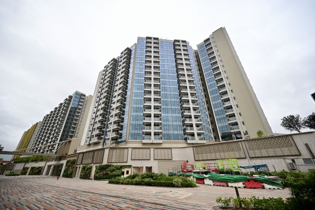 柏瓏系列昨日連錄3宗成交,套現逾1953萬。 柏瓏系列昨日連錄3宗成交,套現逾1953萬。