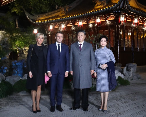 習近平夫婦在上海會見法國總統馬克龍夫婦。（新華社）