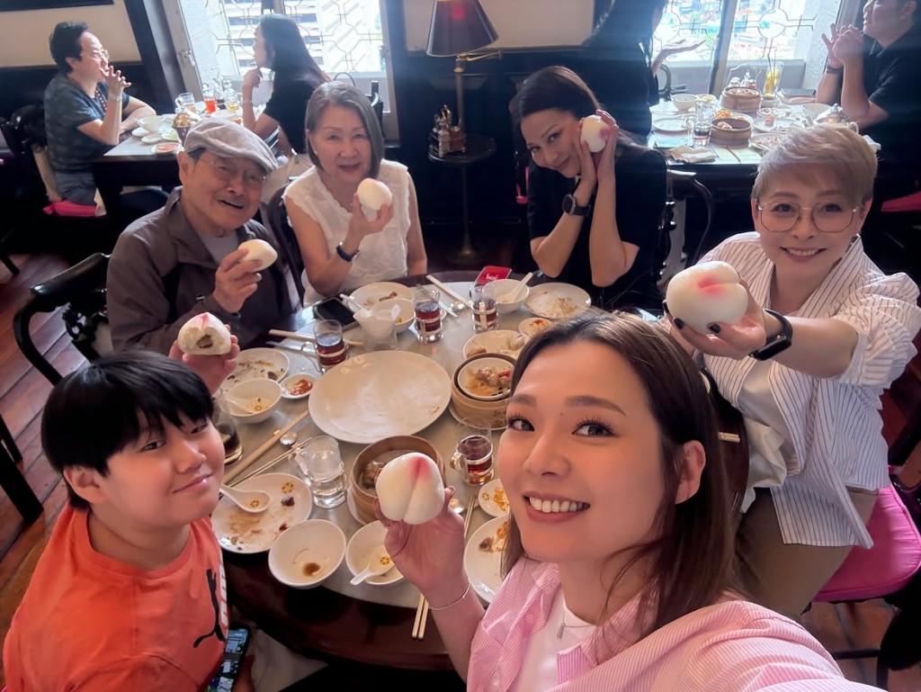 劉丹和李馥瑩好有夫妻相。