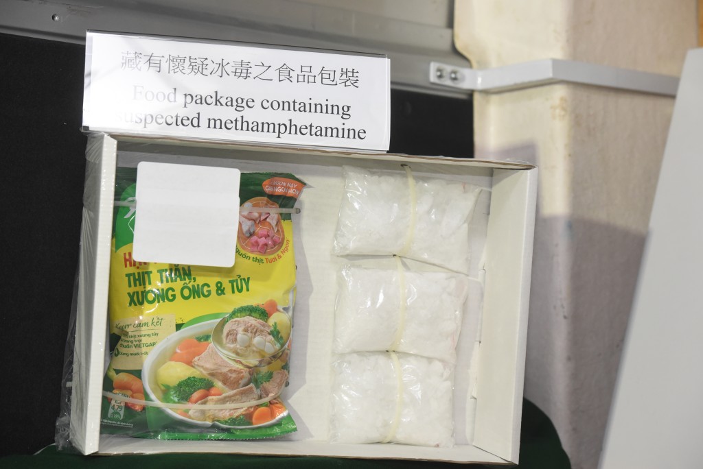 毒販故佈疑陣，利用越南本地品牌醃肉調味包裝掩藏冰毒運港。(黃文威攝)