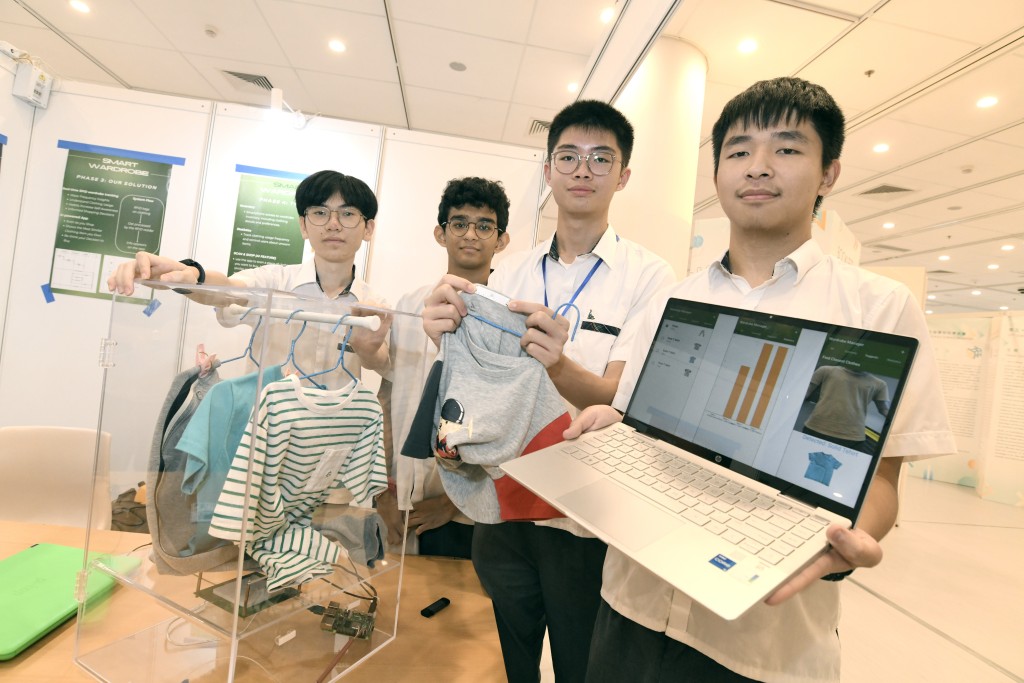 保良局颜宝铃书院的「Smart Wardrobe」团队针对网购盛行的现象，研发智能衣橱。