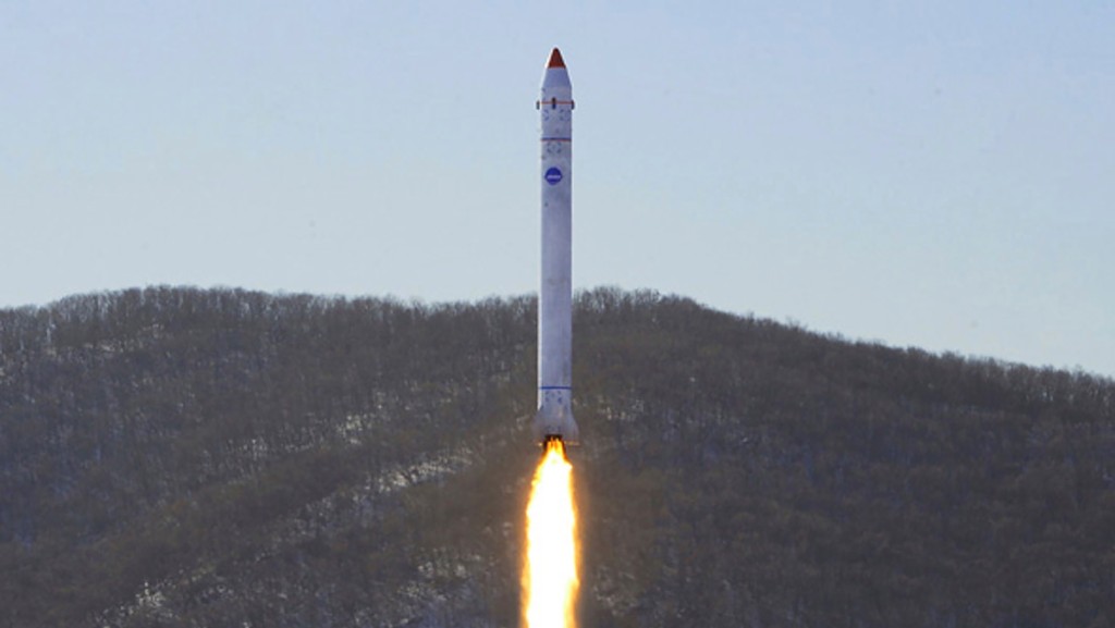 北韩西海卫星发射场试射火箭。 美联社