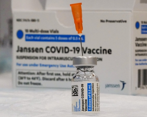 歐洲藥管局調查美國4宗接種強生疫苗後出現血栓個案。AP圖