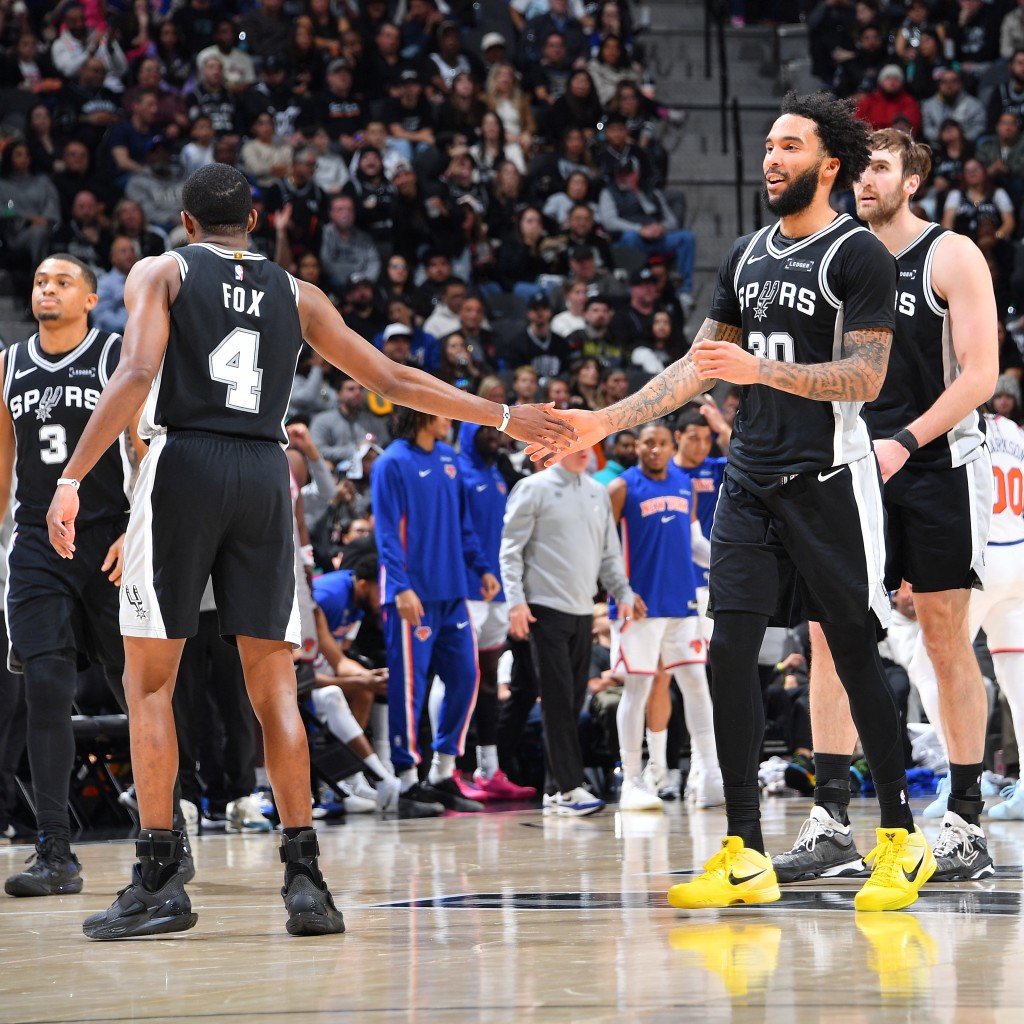 查帕尼(右)攻入11個三分球，破馬刺隊史紀錄。法新社