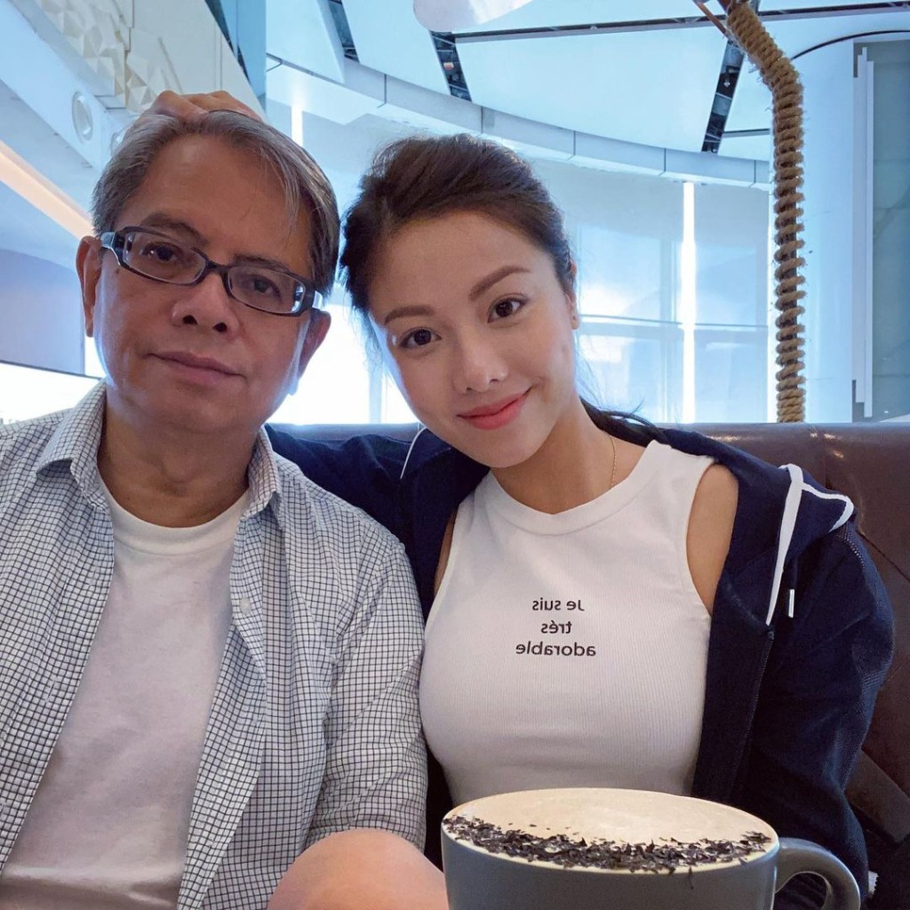 Kelly向經營內衣生意的父親偷師及問意見。