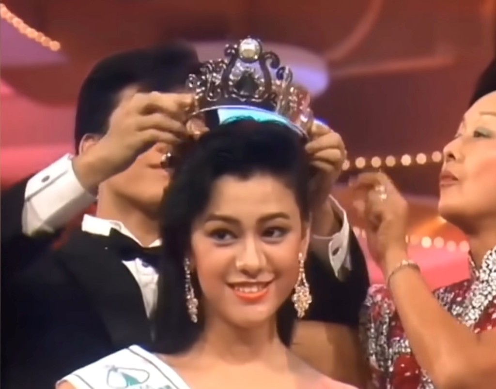 郭秀云赢得1988年国际华裔小姐季军。  ​