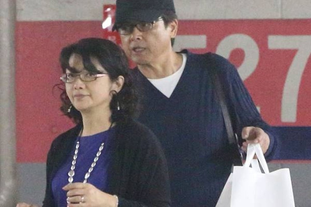 二人為疫情下東京應否舉行奧運持相反意見。