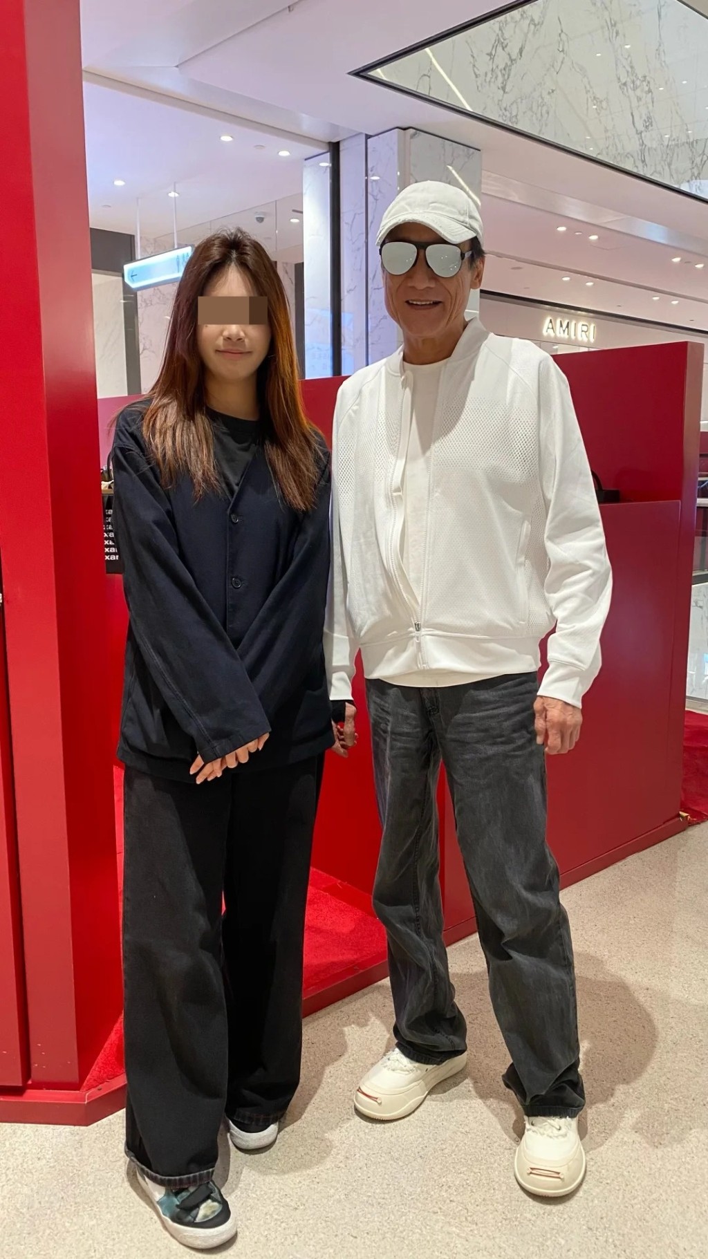 梁家輝早前現身上海,身形明顯較以前消瘦。 梁家輝早前現身上海,身形明顯較以前消瘦。