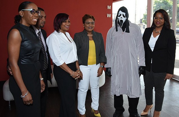 坎貝爾坦言是想擺脫貪錢的家人，自己不想與家人朋友瓜分獎金。