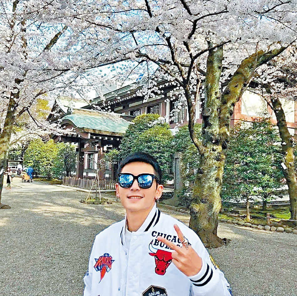 ■張哲瀚在靖國神社留影，遭全面封殺。