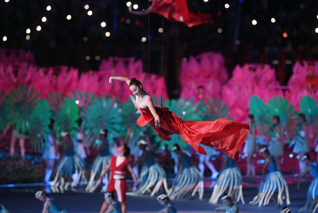 第十五屆全國運動會開幕式在廣東奧林匹克體育中心舉行。陳浩元攝