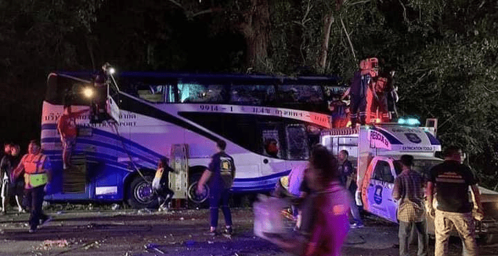 泰國旅遊大巴車禍，致14死35傷。