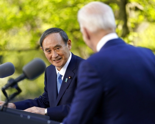 美國總統拜登與到訪的日本首相菅義偉會談，雙方發表聯合聲明。AP圖片