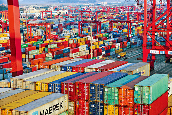 ■中國反擊美國，向逾六百商品徵百分之二十五關稅。