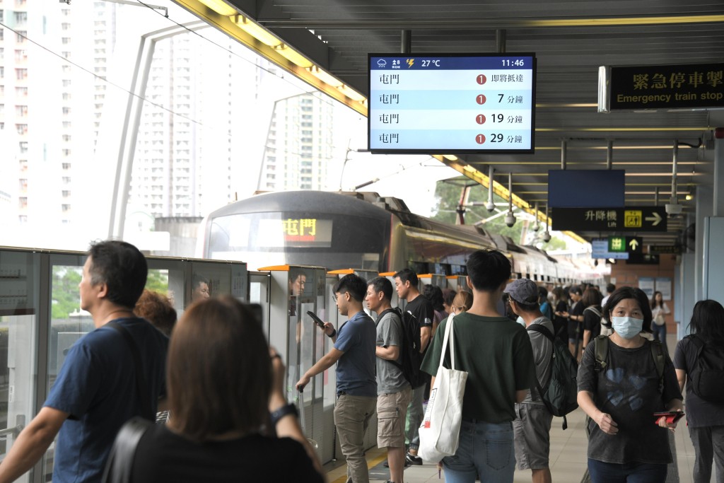 港铁屯马线往市区方向。刘骏轩摄