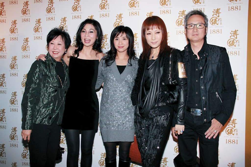 吳婉芳與馮美基、邱李茂琪、葉童及其丈夫陳國熹，於2009年時出席活動。