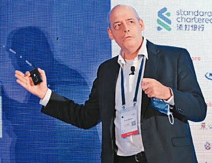 大昌行奧利佳物流副總裁David Mouland說冷鏈運送疫苗要求對物流業帶來極大挑戰。 大昌行奧利佳物流副總裁David Mouland說冷鏈運送疫苗要求對物流業帶來極大挑戰。