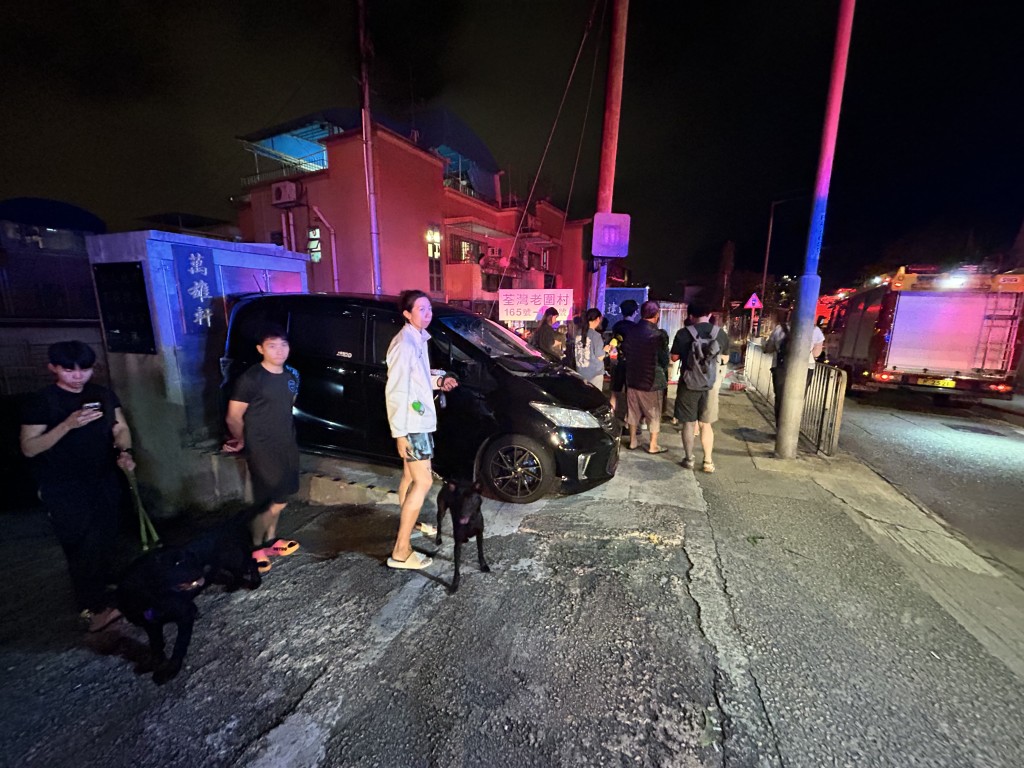 半百居民自行疏散到安全位置。曾志恒攝