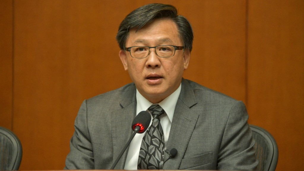 何君堯突然問到出席會議的官員是否知道國家安全的概念。資料圖片 何君堯突然問到出席會議的官員是否知道國家安全的概念。資料圖片