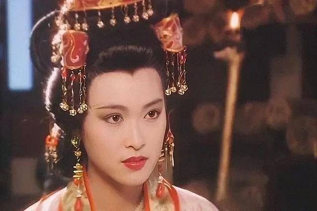 不过童爱玲最为内地网民熟悉的，则是1994年台剧《唐太宗李世民》中的「长孙皇后」一角。