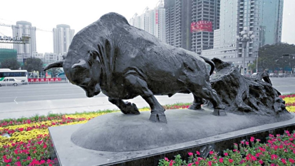 雕塑大師潘鶴創作了深圳《開荒牛》等雕塑作品。