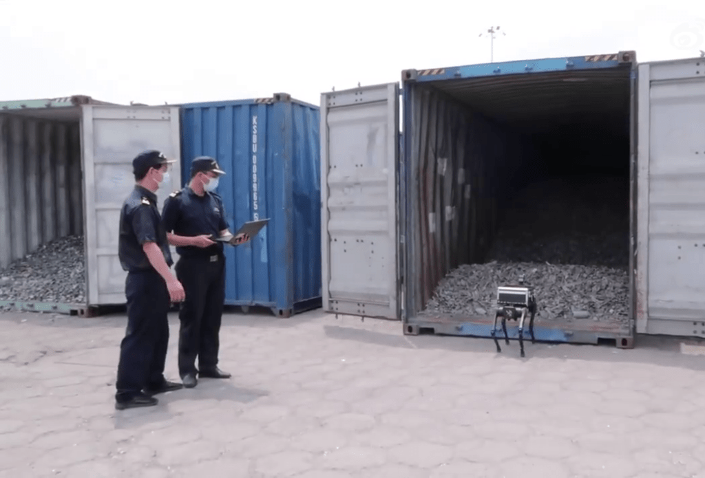 全國海關首個輻射探測「機械狗」,可遠程操縱。 全國海關首個輻射探測「機械狗」,可遠程操縱。