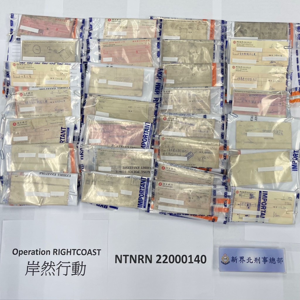 警方展示檢獲的證物。 警方展示檢獲的證物。