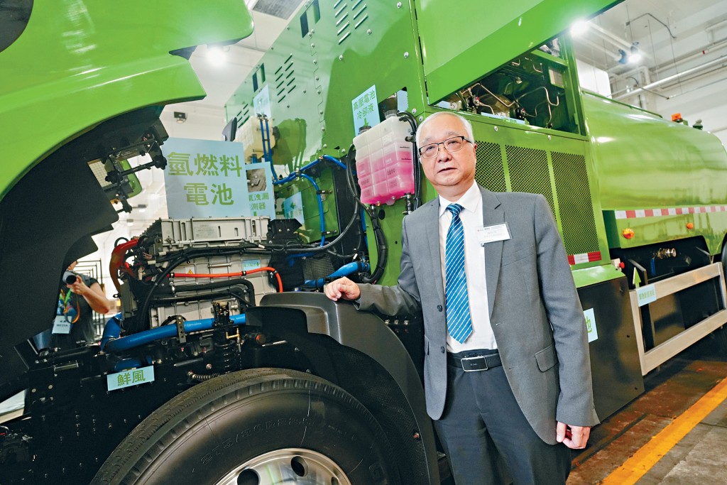 謝展寰表示,政府今年下半年將啟動3輛氫燃料電池洗街車,試驗氫能車在港使用情況。