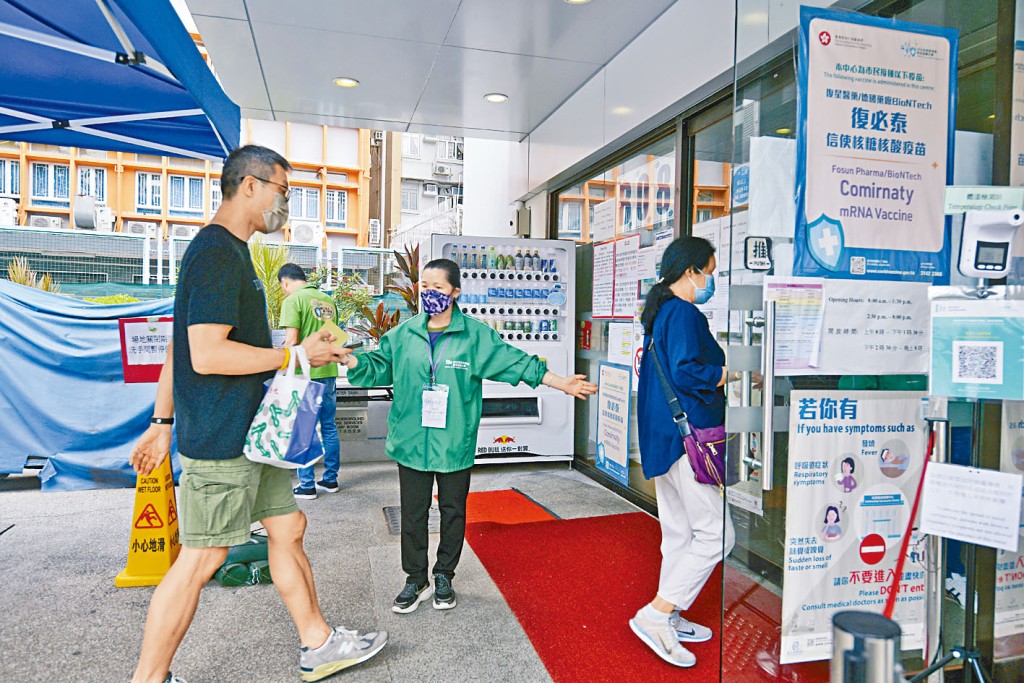 不少市民趕於限期前,接種第三劑疫苗。