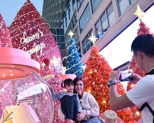 市民尖沙嘴赏圣诞装饰