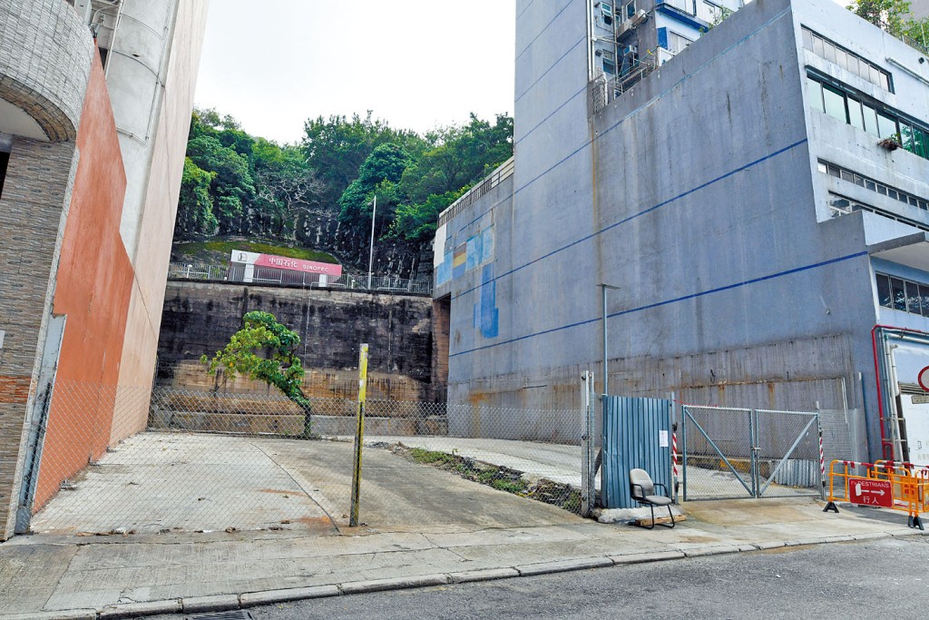 堅尼地城西寧街及域多利道「蚊型」住宅地，獲興曄發展以約四億四千萬投得。