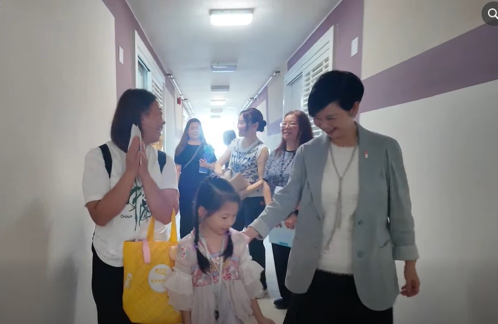 何永賢和攸壆路簡約公屋首批住戶之一的杜生、杜太一家，再次開箱他們的新居。何永賢fb
