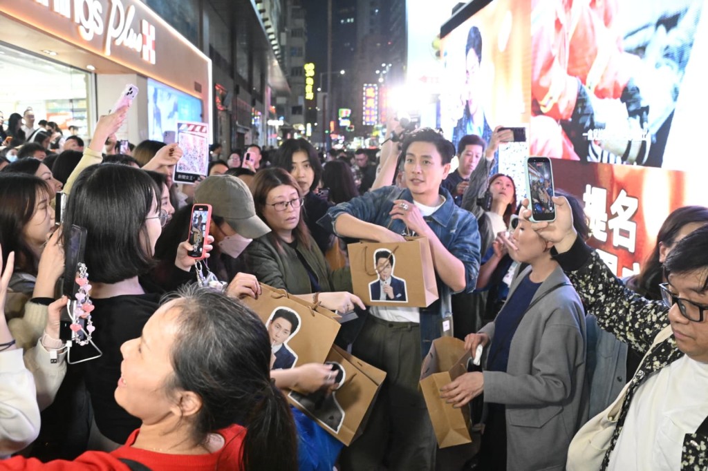 黄宗泽平安夜杀入旺角拉票。