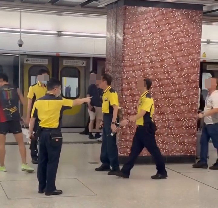 港鐵公司呼籲乘客互相尊重和禮 讓,共同營造舒適的乘車環境。facebook截圖 港鐵公司呼籲乘客互相尊重和禮 讓,共同營造舒適的乘車環境。facebook截圖