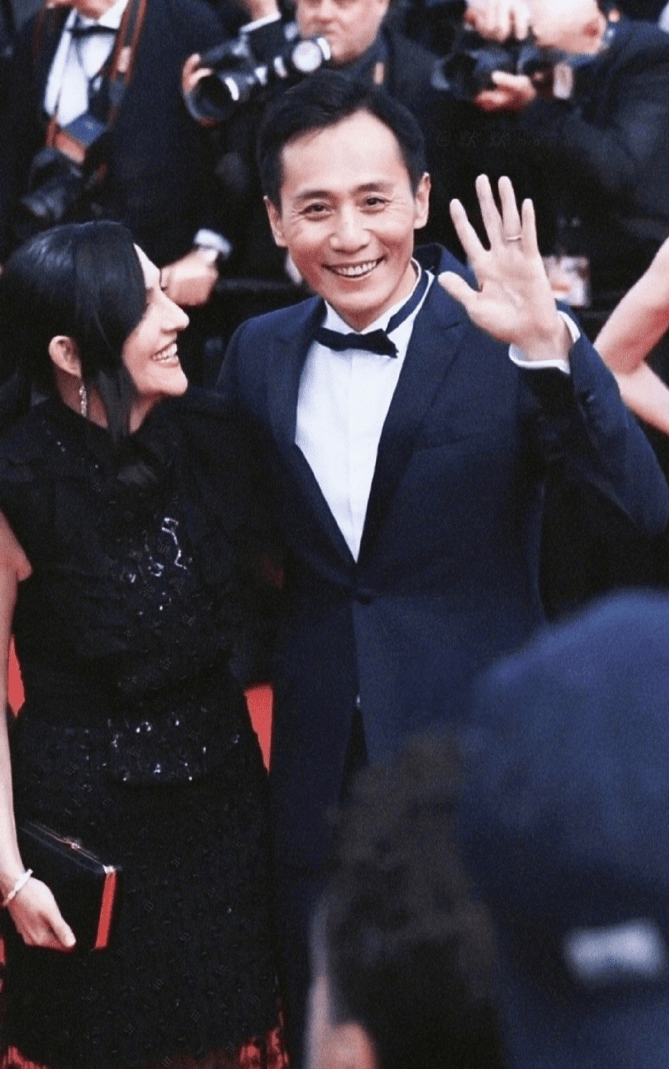 男星劉燁結婚17周年，送法籍妻冷氣機。微博