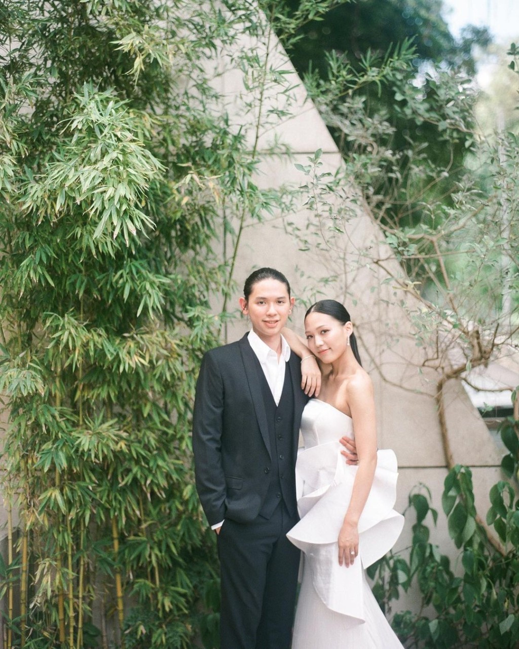 胡智略同Caroline於2018年被爆拍拖，日前終於成婚。