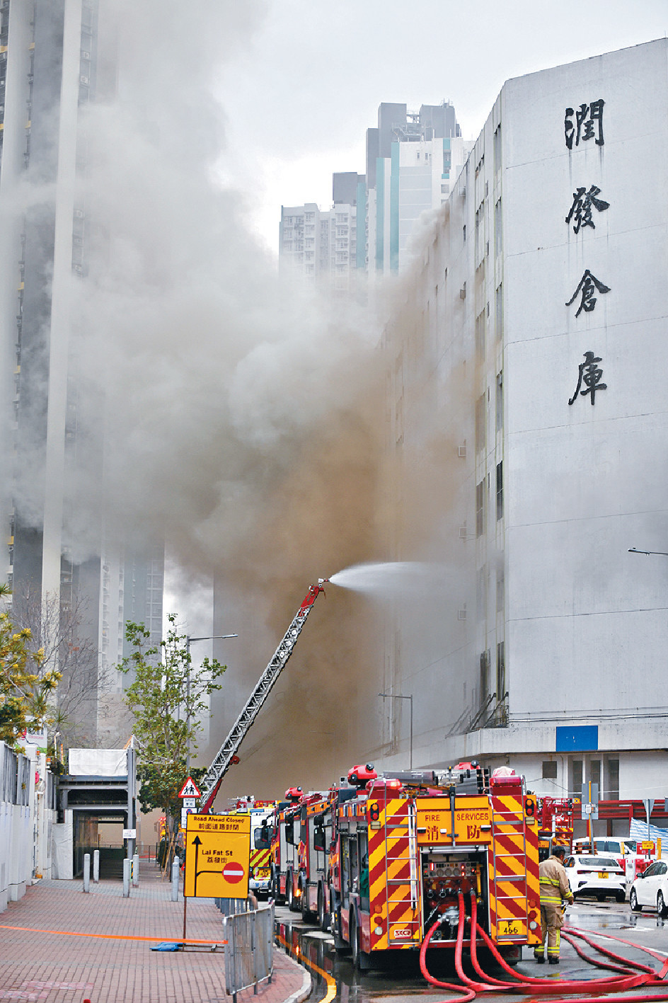 ■消防動用3條喉及3隊煙帽隊灌救。 ■消防動用3條喉及3隊煙帽隊灌救。
