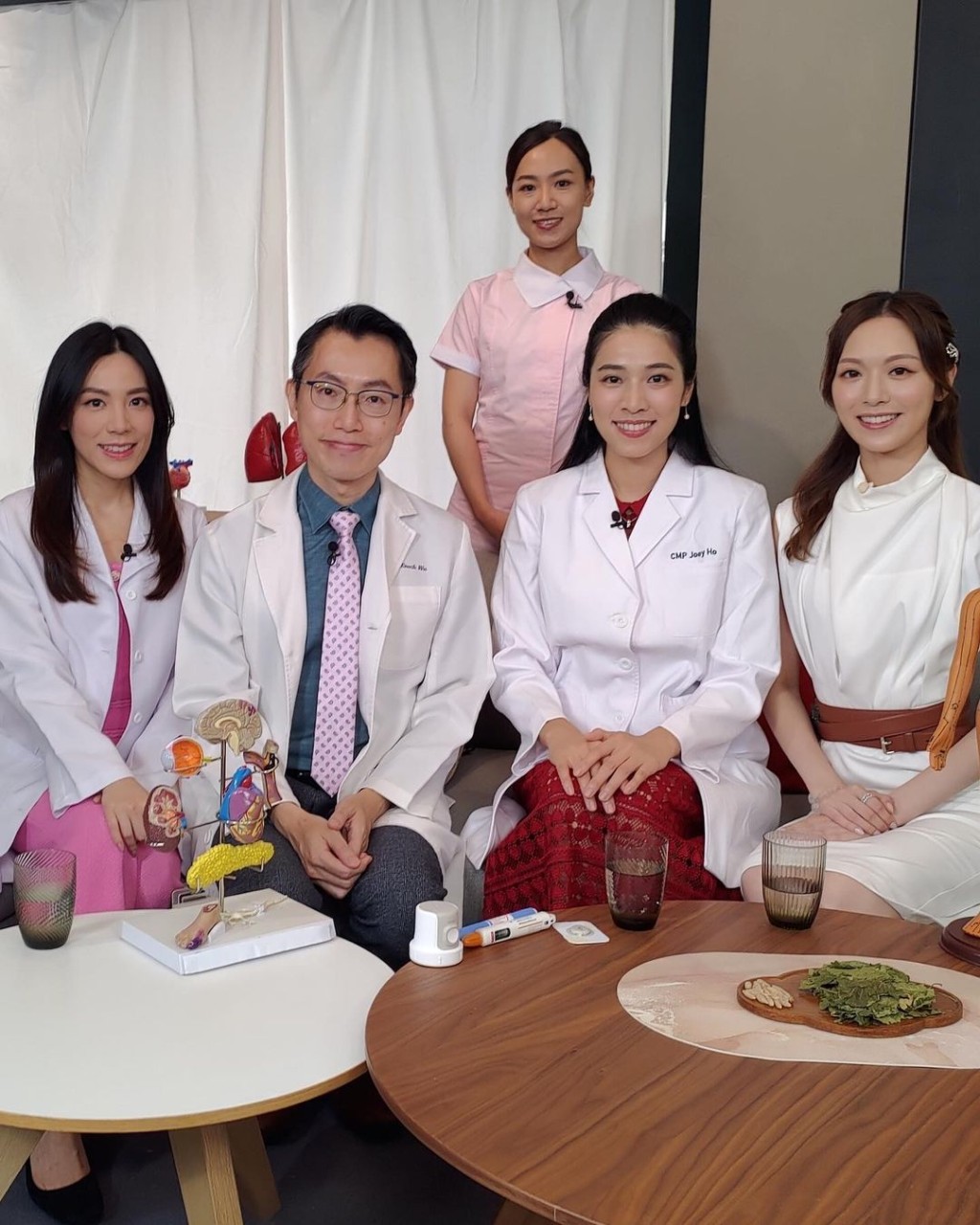 修讀營養學的馮盈盈有主持myTV SUPER節目《醫度講》。