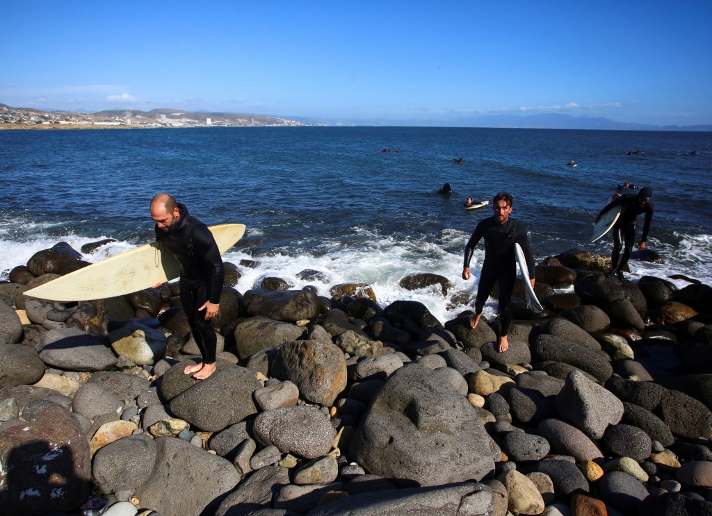 3人在下加州恩塞纳达冲浪露营期间遇害。路透社
