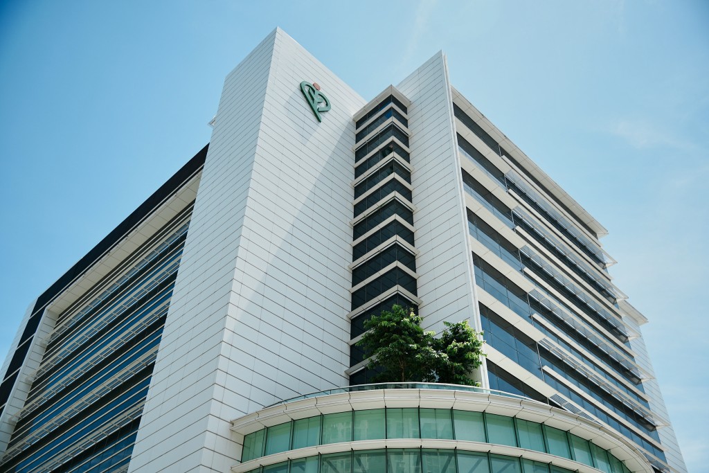 張先生感謝被捕醫生的聯絡,讓他有勇氣追查母親死因。 張先生感謝被捕醫生的聯絡,讓他有勇氣追查母親死因。