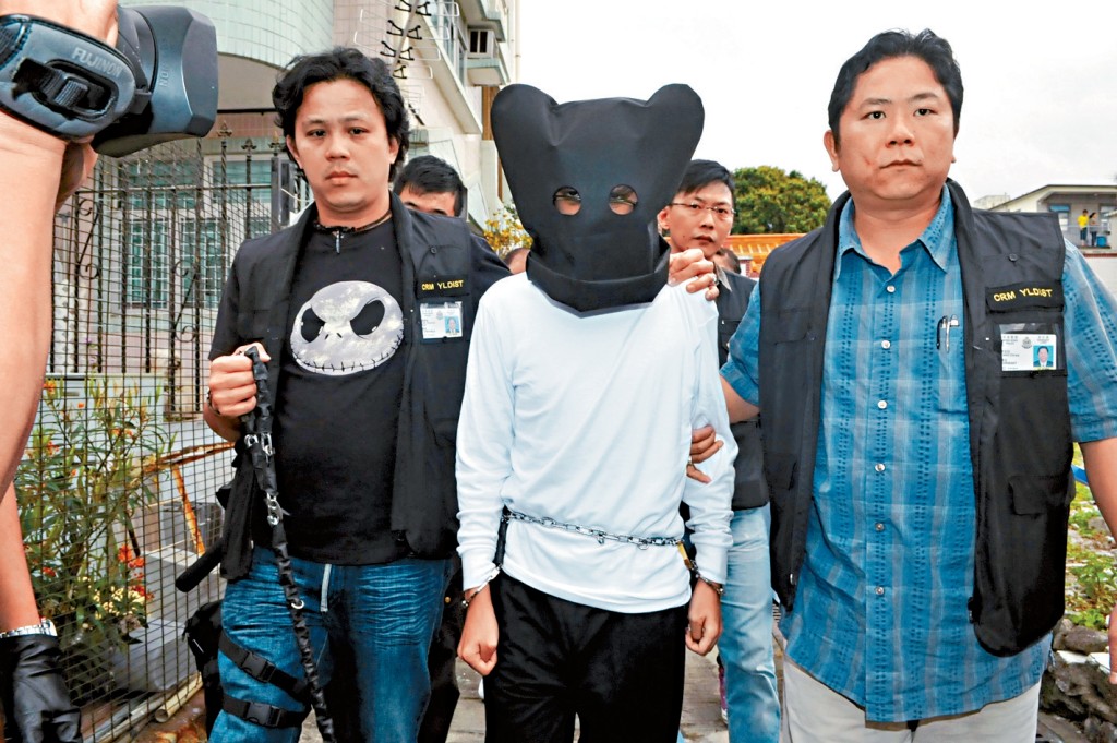 霍立賢由警方押返現場重組案情。