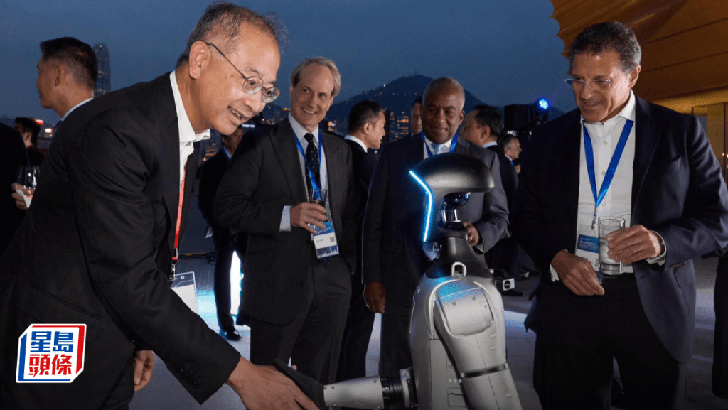 金融峰會｜逾300金融領袖出席 何立峰主峰會開幕演講 首日晚宴賓客先嘗「咖哩魚蛋」