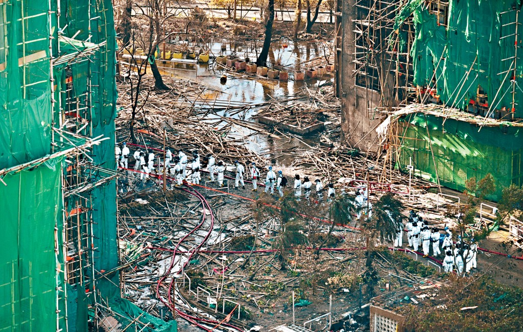 各大廈內部搜證工作如火如荼進行，稍後會進行外圍搜證。