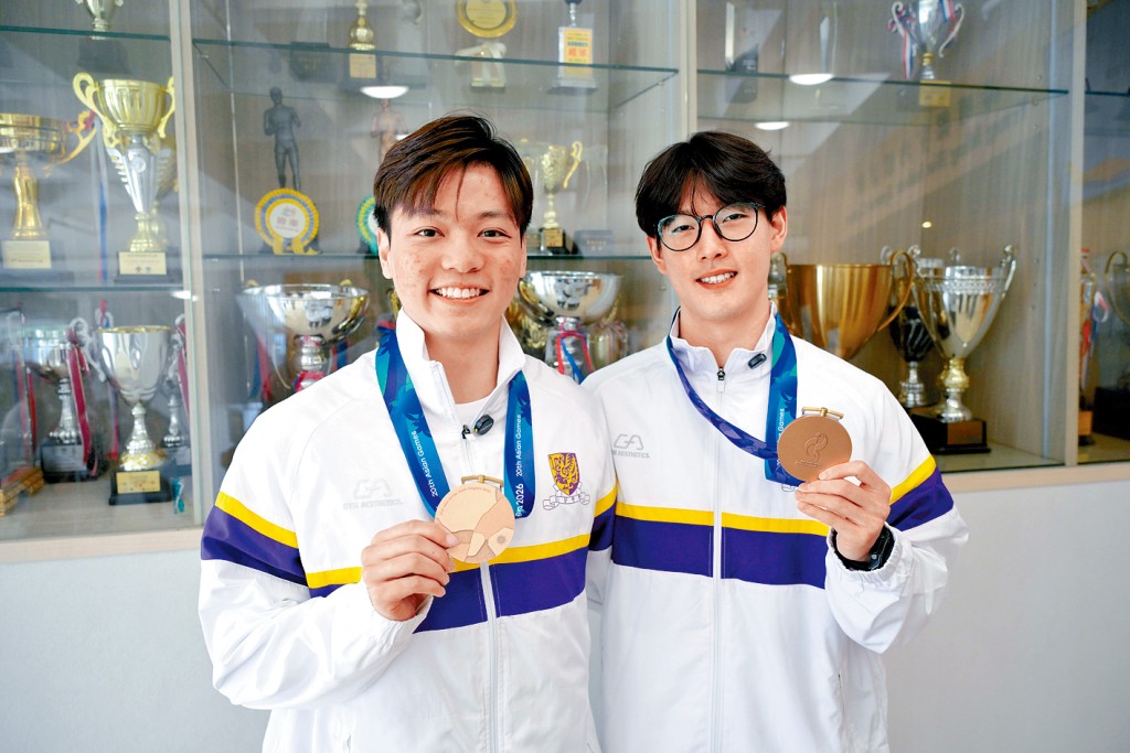 以教師和教練為目標的李智剛（左）坦言，目前教興趣班也以兒童為主，曾擔心將來畢業後教師的空缺會否減少。